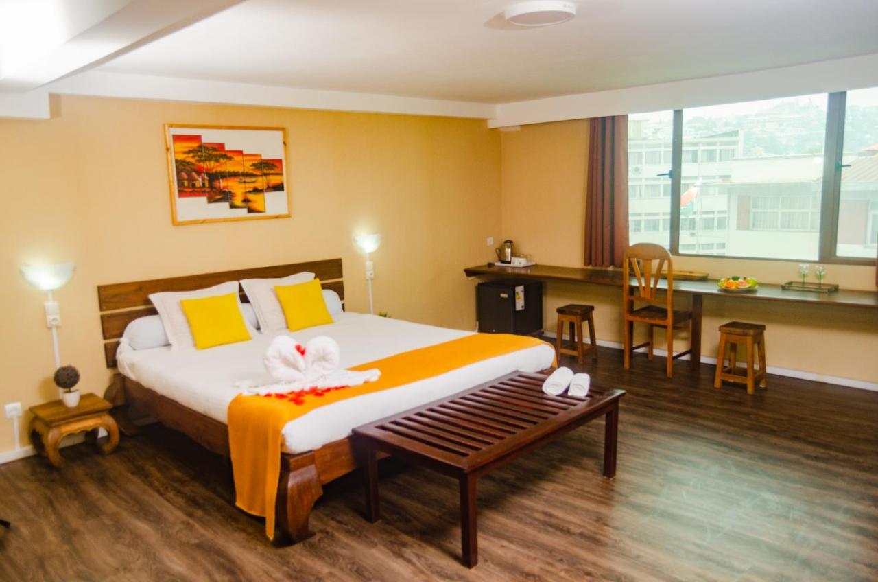 Hotel Le Pousse Pousse Антананариву Экстерьер фото