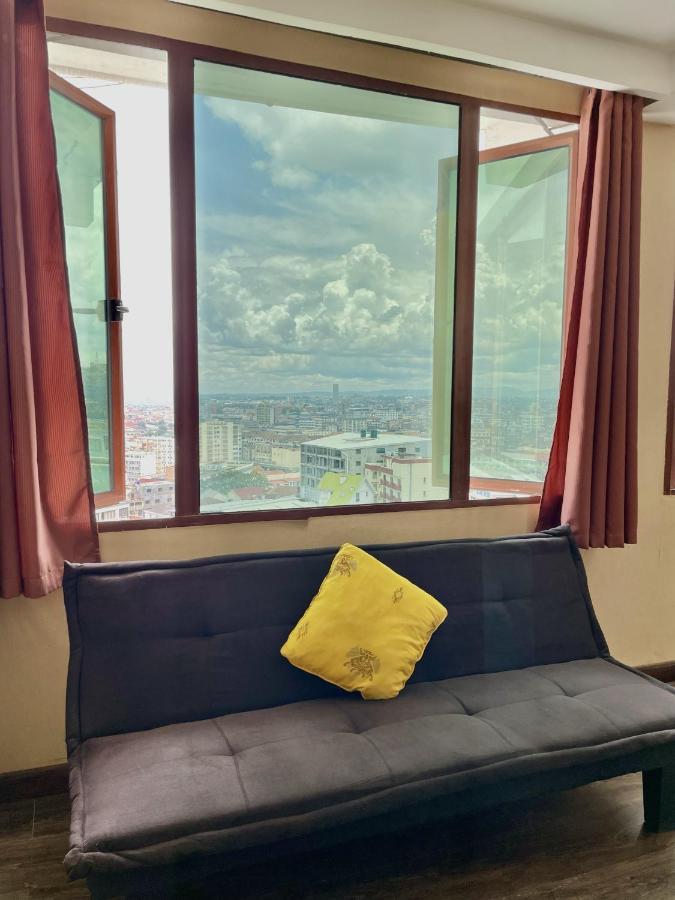 Hotel Le Pousse Pousse Антананариву Экстерьер фото