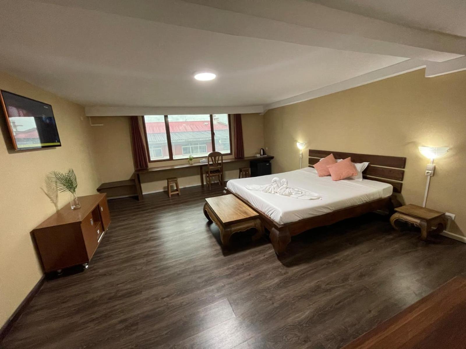Hotel Le Pousse Pousse Антананариву Экстерьер фото