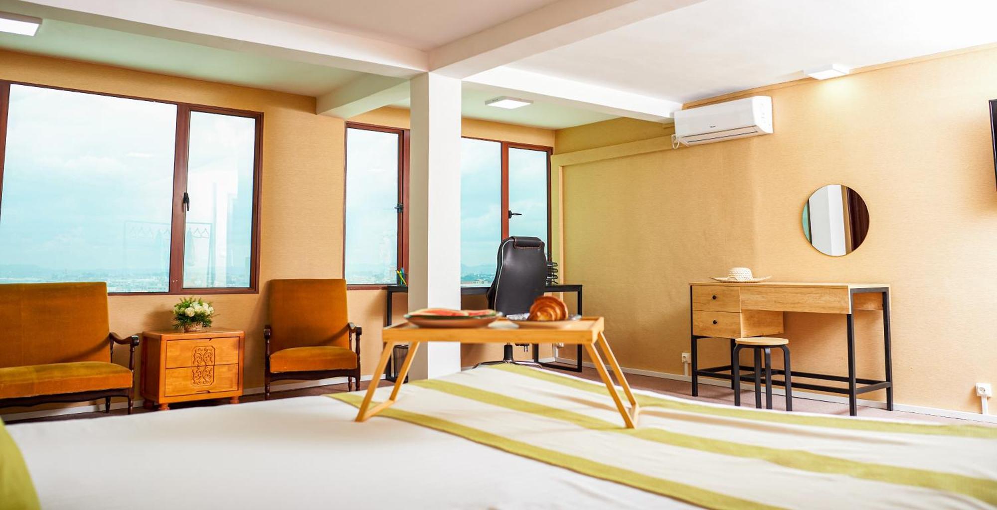 Hotel Le Pousse Pousse Антананариву Экстерьер фото