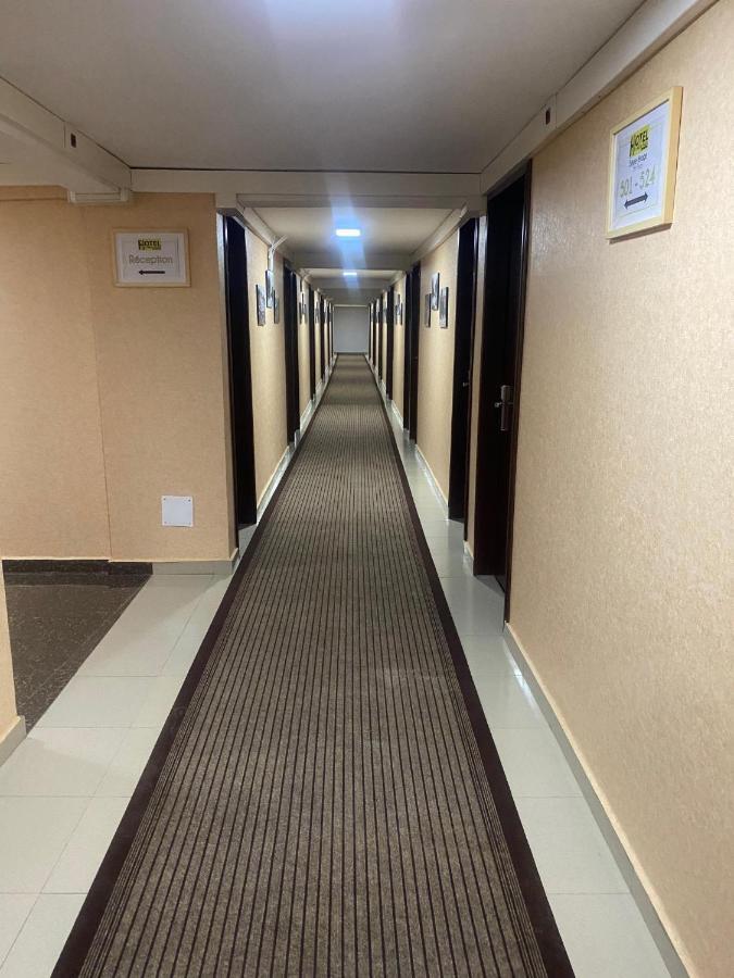 Hotel Le Pousse Pousse Антананариву Экстерьер фото